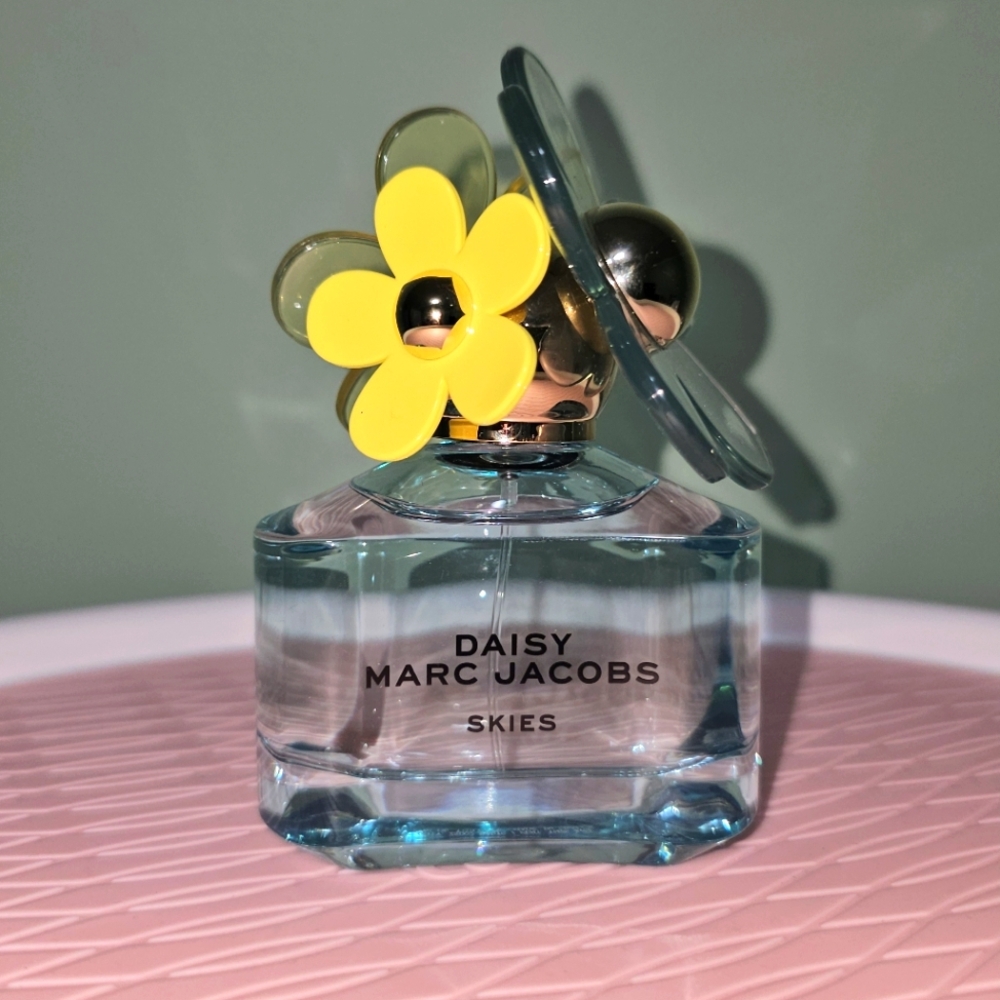 Marc Jacobs Daisy Skies with Floral Cap 1.6 oz 50ml Bottle